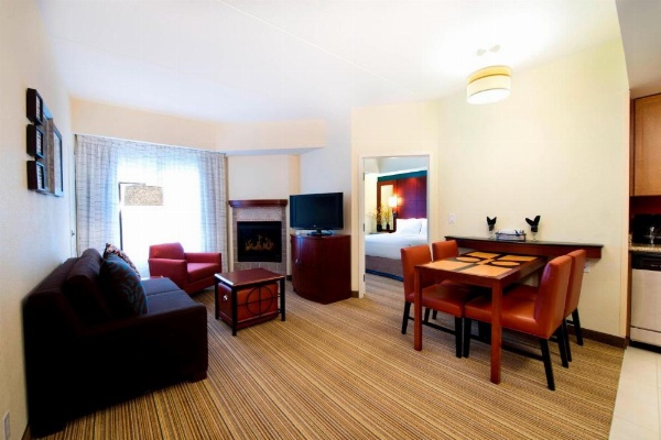 Residence Inn by Marriott Toronto Vaughan image 9